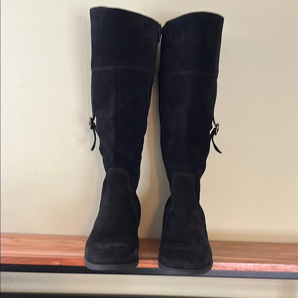 La CANADIENNE Black Heeled Boots Suede Elegance